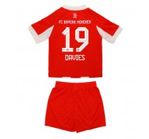 Bayern Munich Alphonso Davies #19 Koszulka Podstawowa dzieci 2025-26 Krótki Rękaw (+ krótkie spodenki)